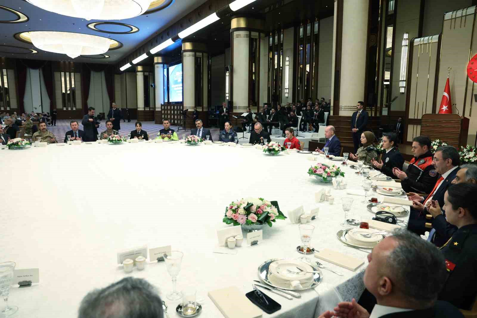 Cumhurbaşkanı Erdoğan: "Her oyunu bozacak, her komployu boşa çıkaracak hazırlığımız var"
