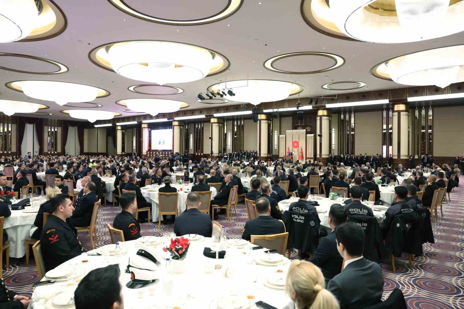 Cumhurbaşkanı Erdoğan: "Her oyunu bozacak, her komployu boşa çıkaracak hazırlığımız var"
