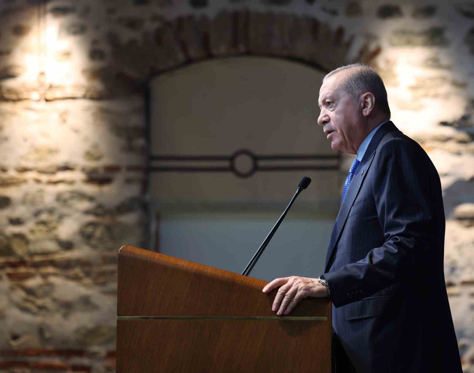 Cumhurbaşkanı Erdoğan: "İmalatçı ihracatçılarımızda vergiyi yüzde 9’a indiriyoruz"
