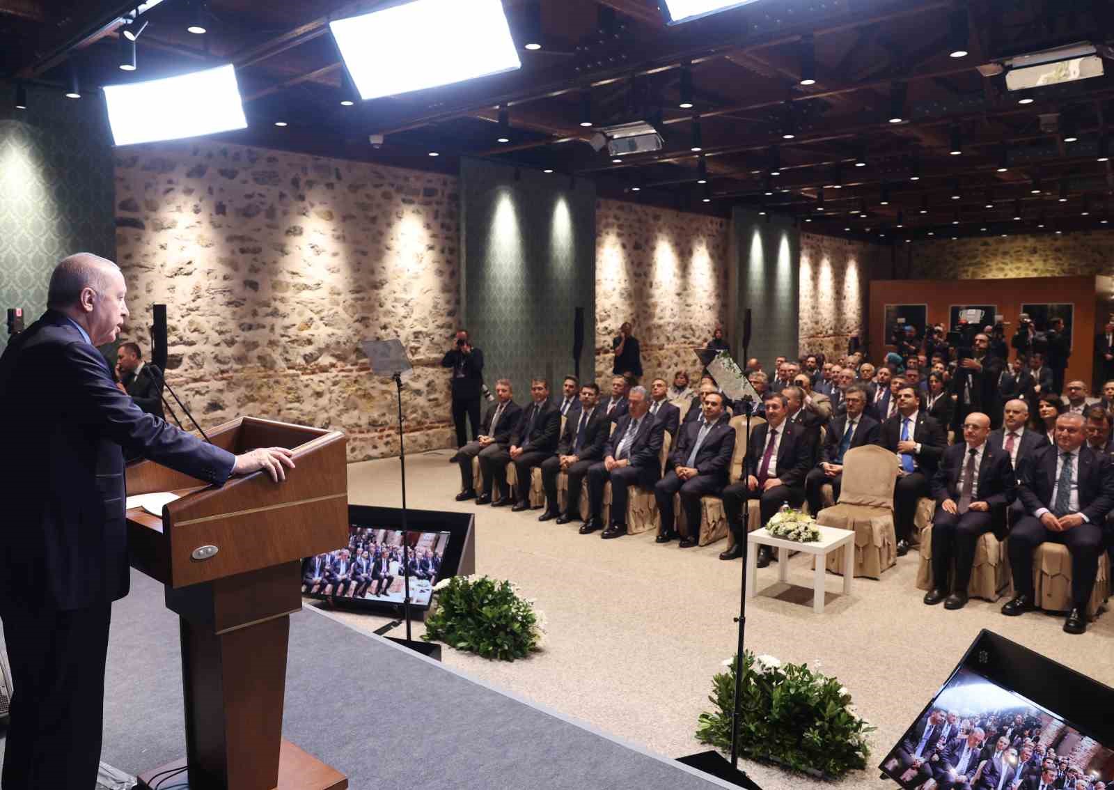 Cumhurbaşkanı Erdoğan: "İmalatçı ihracatçılarımızda vergiyi yüzde 9’a indiriyoruz"
