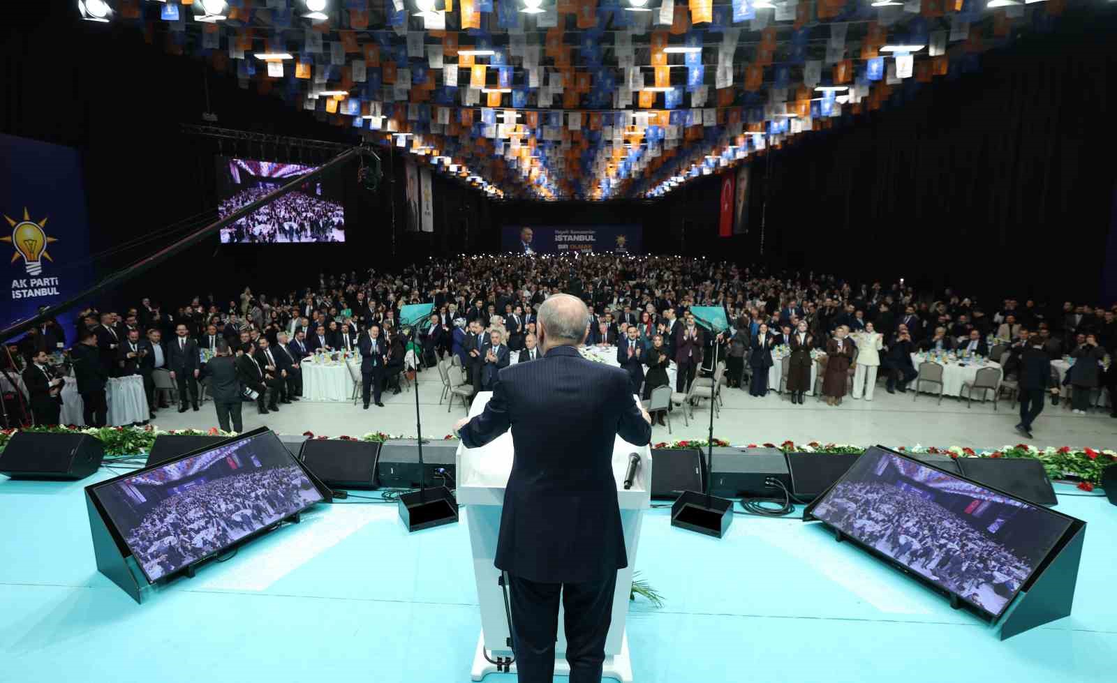 Cumhurbaşkanı Erdoğan: "İran’a yönelik Netanyahu’nun kışkırtmaları ile başlayan Amerika-İsrail saldırılarından üzüntü ve endişe duyuyoruz"
Cumhurbaşkanı Erdoğan: "İran’a yönelik Netanyahu’nun kışkırtmaları ile başlayan Amerika-İsrail saldırılarından üzüntü ve endişe duyuyoruz"