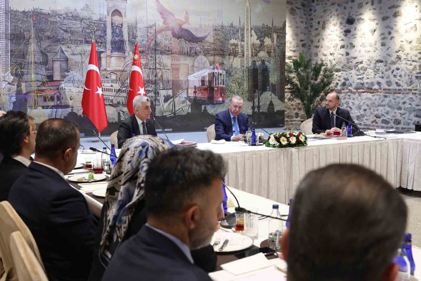 Cumhurbaşkanı Erdoğan, iş adamları heyetini kabul etti
