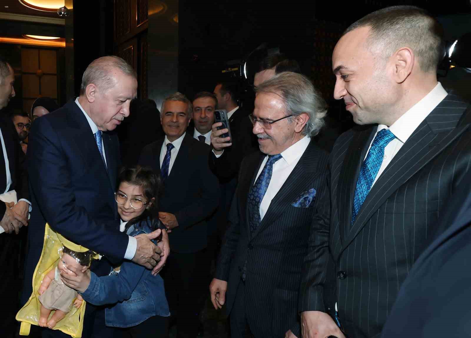 Cumhurbaşkanı Erdoğan: "İsrail; tamamen keyfi sebeplerle Mescid-i Aksa’yı 17 gündür Müslümanların ibadetine kapalı tutuyor"
