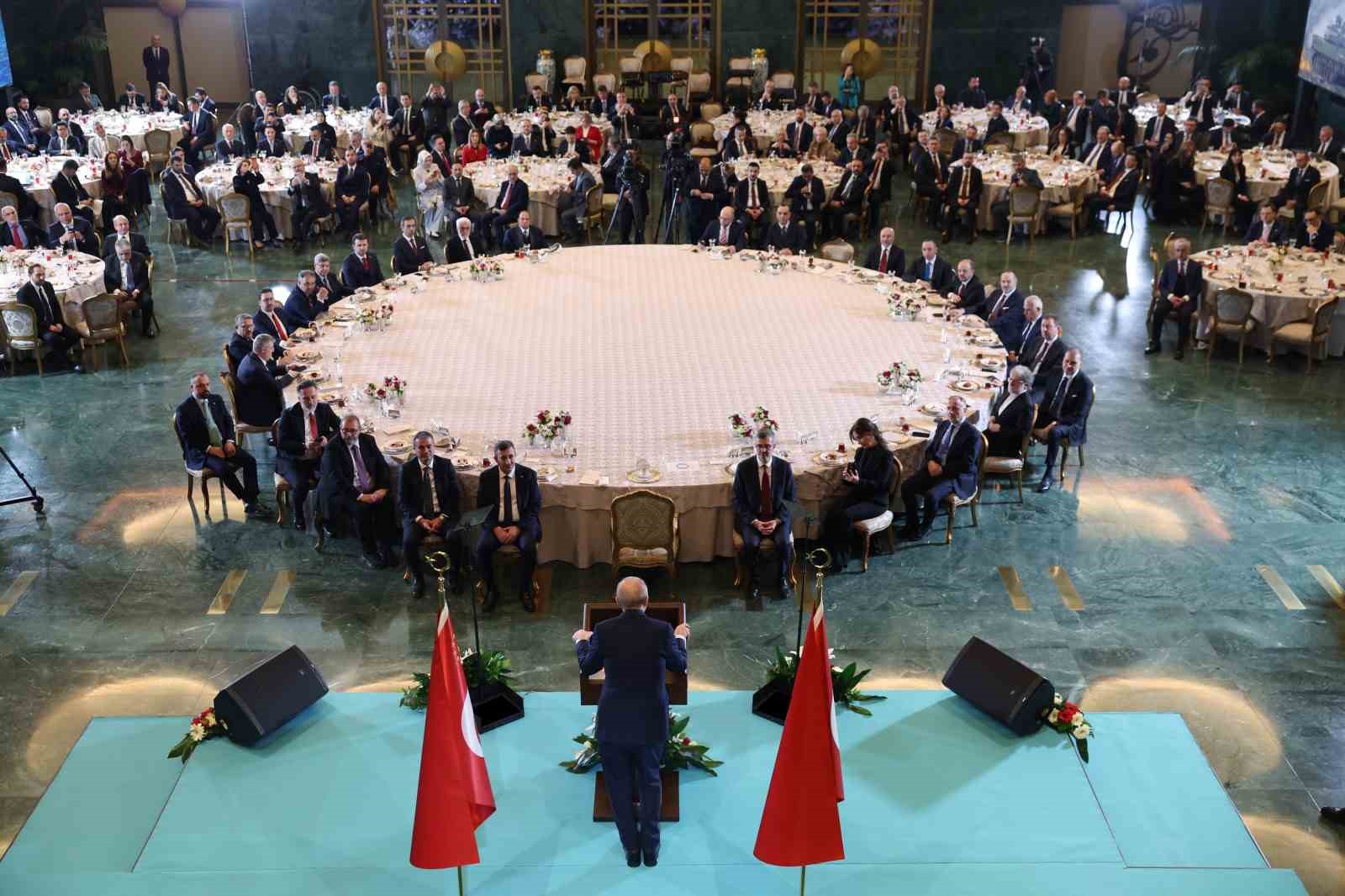 Cumhurbaşkanı Erdoğan: "İsrail; tamamen keyfi sebeplerle Mescid-i Aksa’yı 17 gündür Müslümanların ibadetine kapalı tutuyor"
