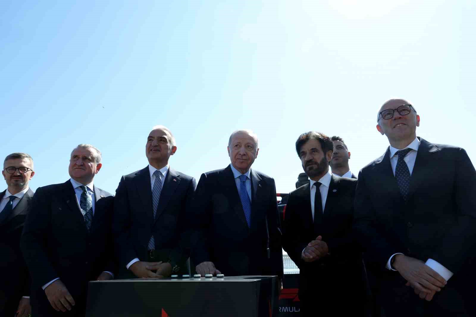 Cumhurbaşkanı Erdoğan: "İstanbul Park 5 dönem boyunca yarışlara ev sahipliği yapacak"
