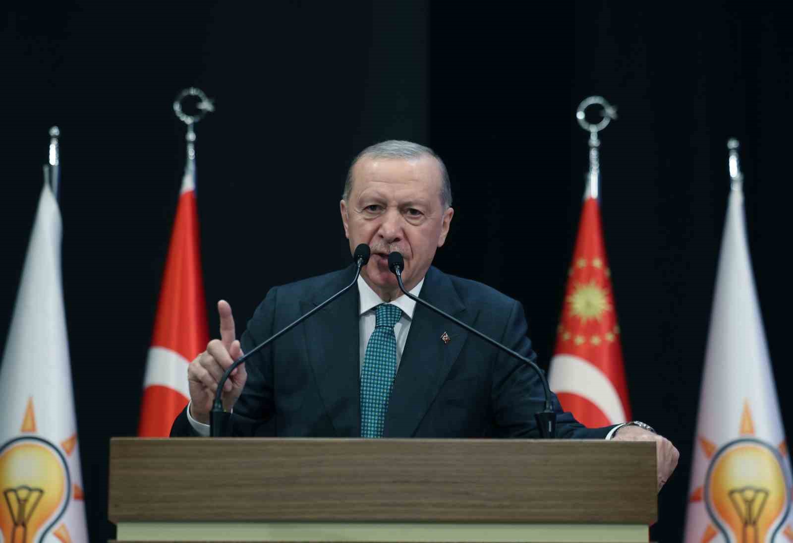 Cumhurbaşkanı Erdoğan: "Kardeş halklar arasında husumeti büyütecek siyonizmin bölgemizi hedef alan böl-parçala-yönet planlarına destek verecek eylemi ve tartışmayı reddediyoruz."
