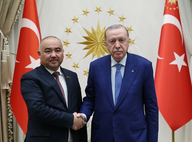 Cumhurbaşkanı Erdoğan, Kırgızistan Meclis Başkanı Turgunbek uulu’yu kabul etti
