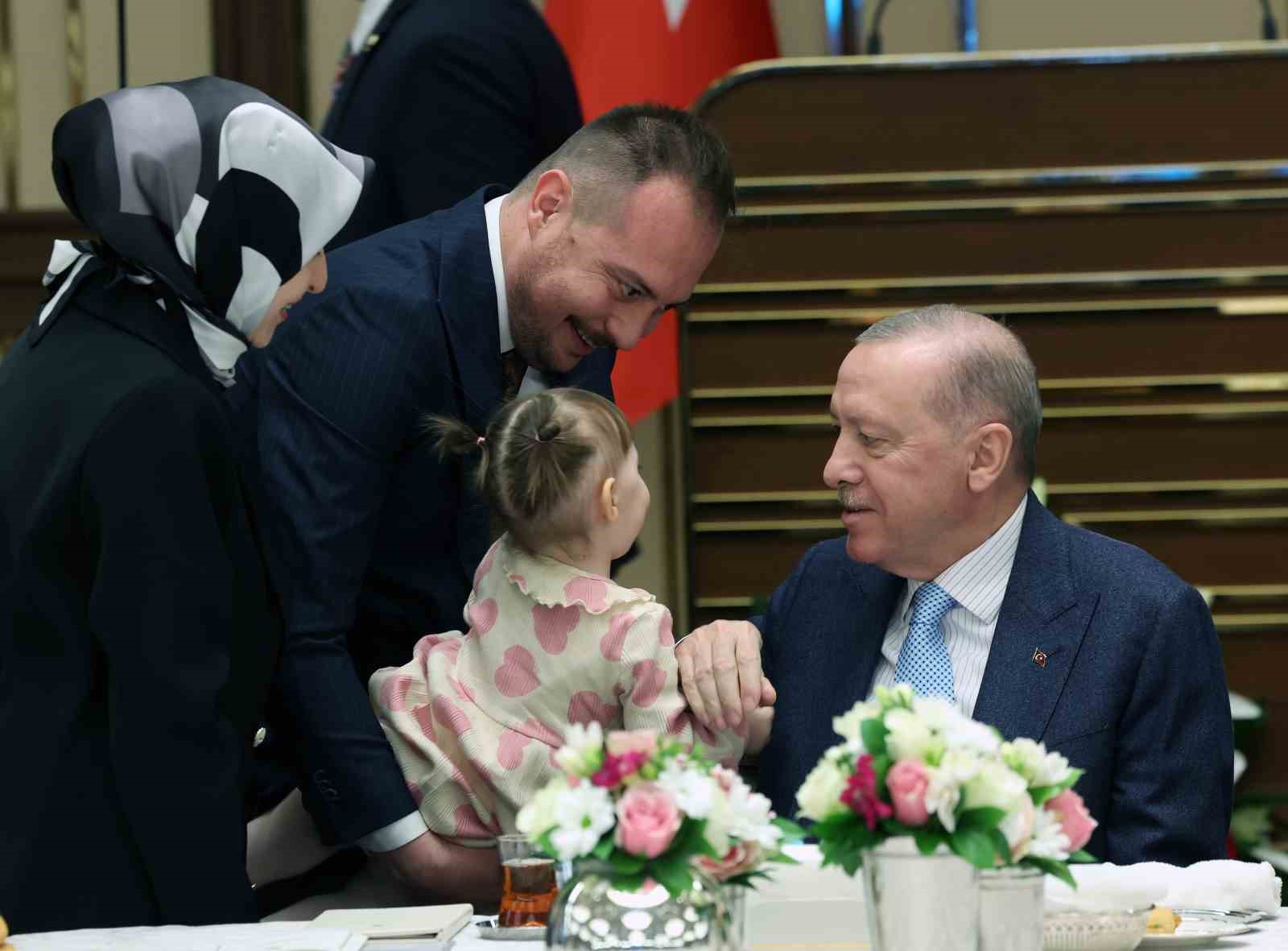 Cumhurbaşkanı Erdoğan: "Kıymetli öğretmenlerimize karşı şiddete toleransımız yoktur"
