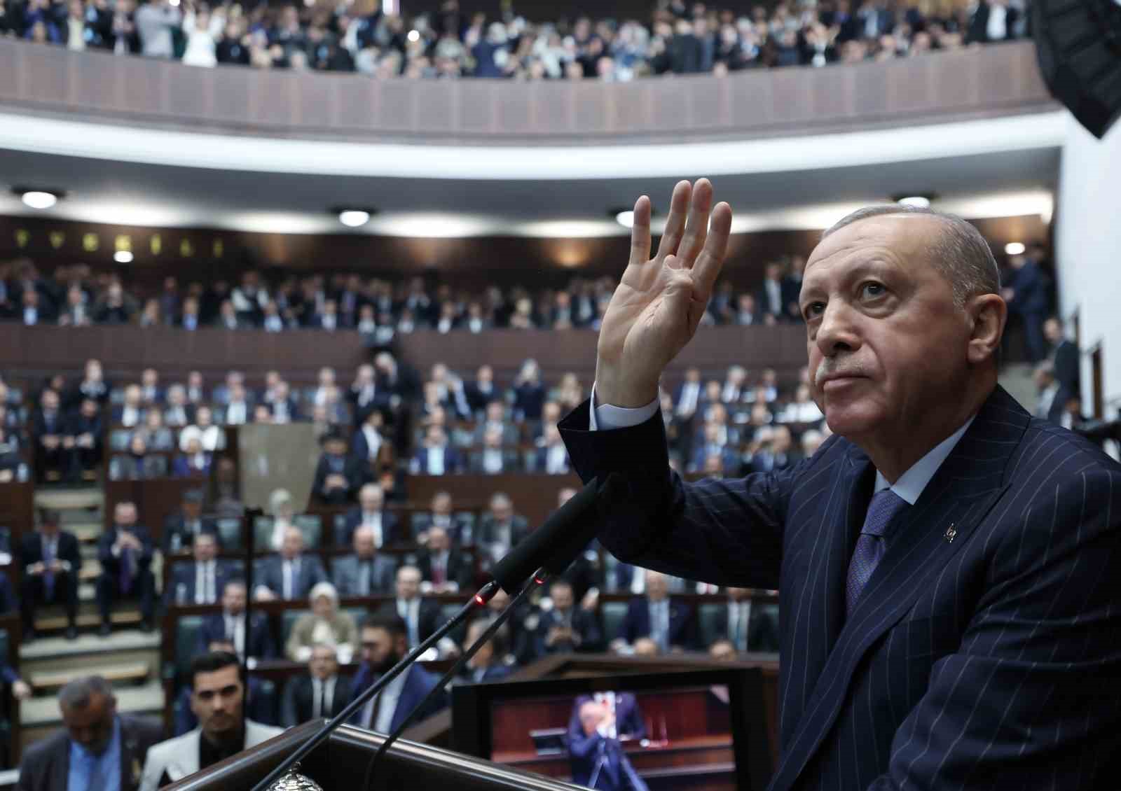 Cumhurbaşkanı Erdoğan: "Meydanlarda vaat yağmuruna tutup bugün başkent Ankara’ya su bile veremeyen beceriksizlerin insafına bu milleti bırakmayacağız" (1)
