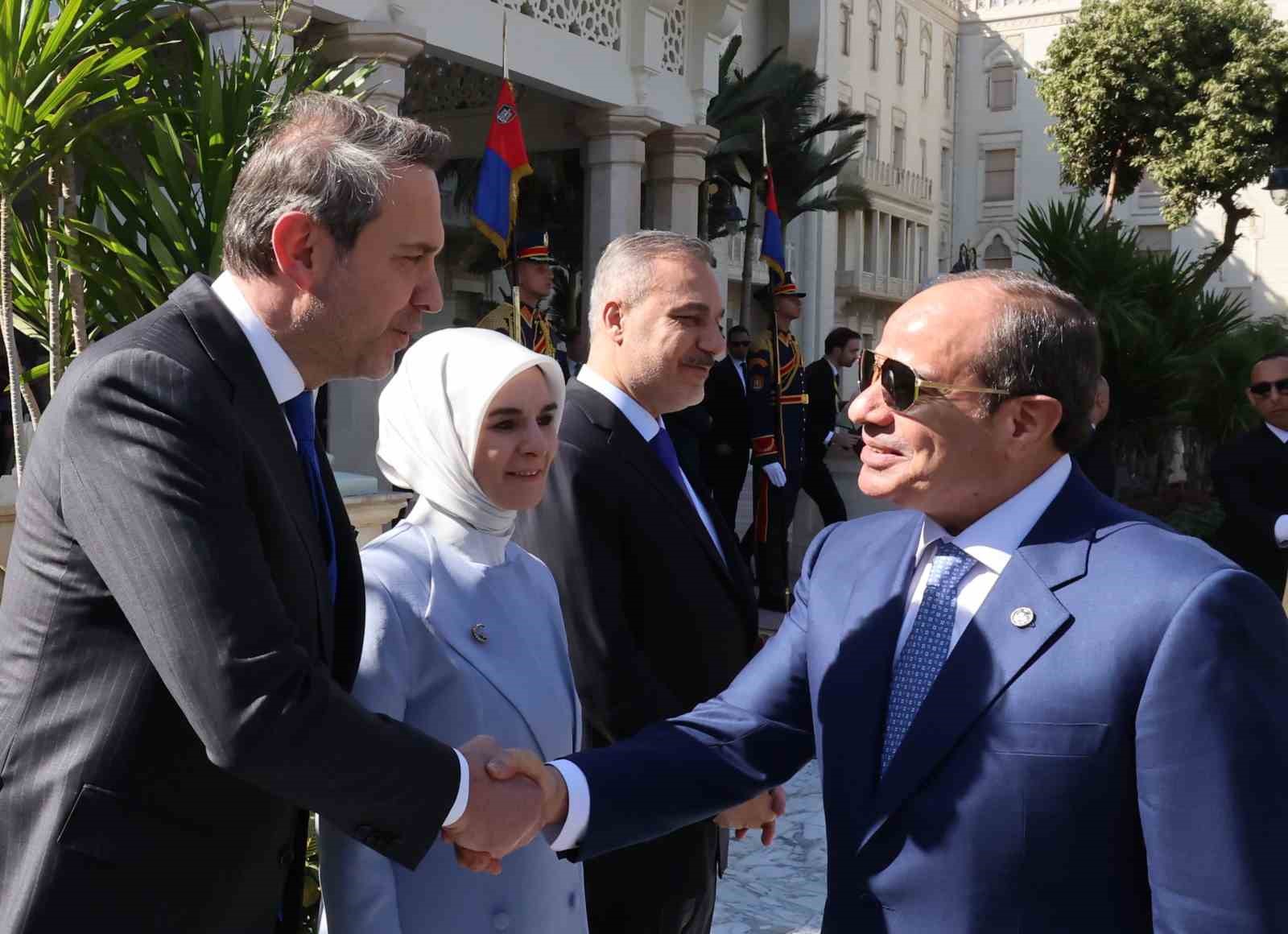 Cumhurbaşkanı Erdoğan, Mısır’da resmi törenle karşılandı
