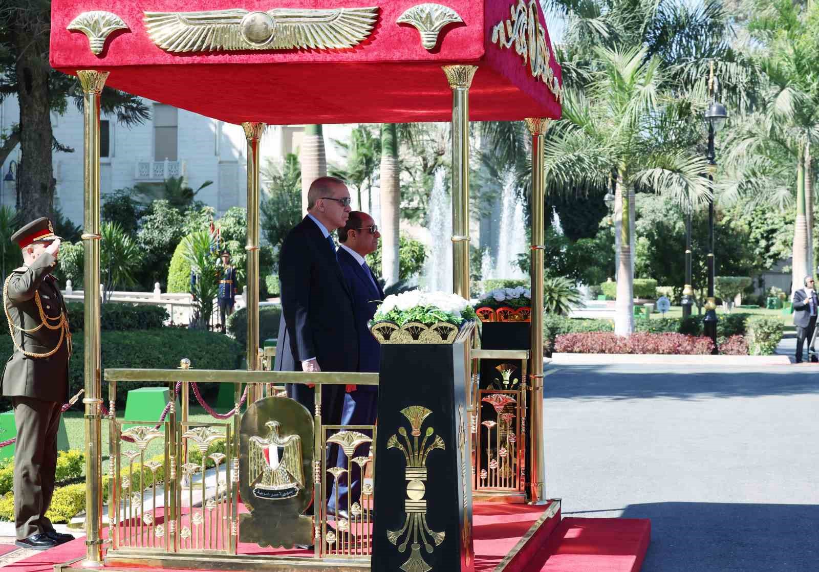 Cumhurbaşkanı Erdoğan, Mısır’da resmi törenle karşılandı
