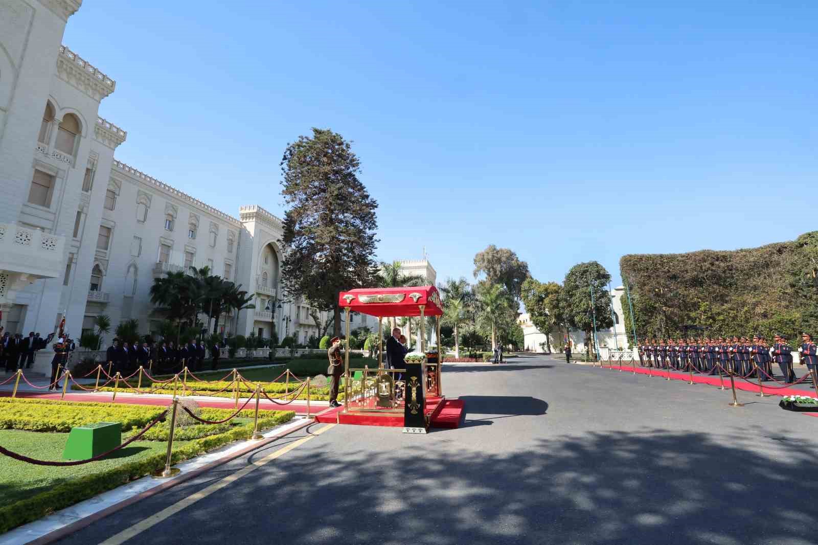 Cumhurbaşkanı Erdoğan, Mısır’da resmi törenle karşılandı
