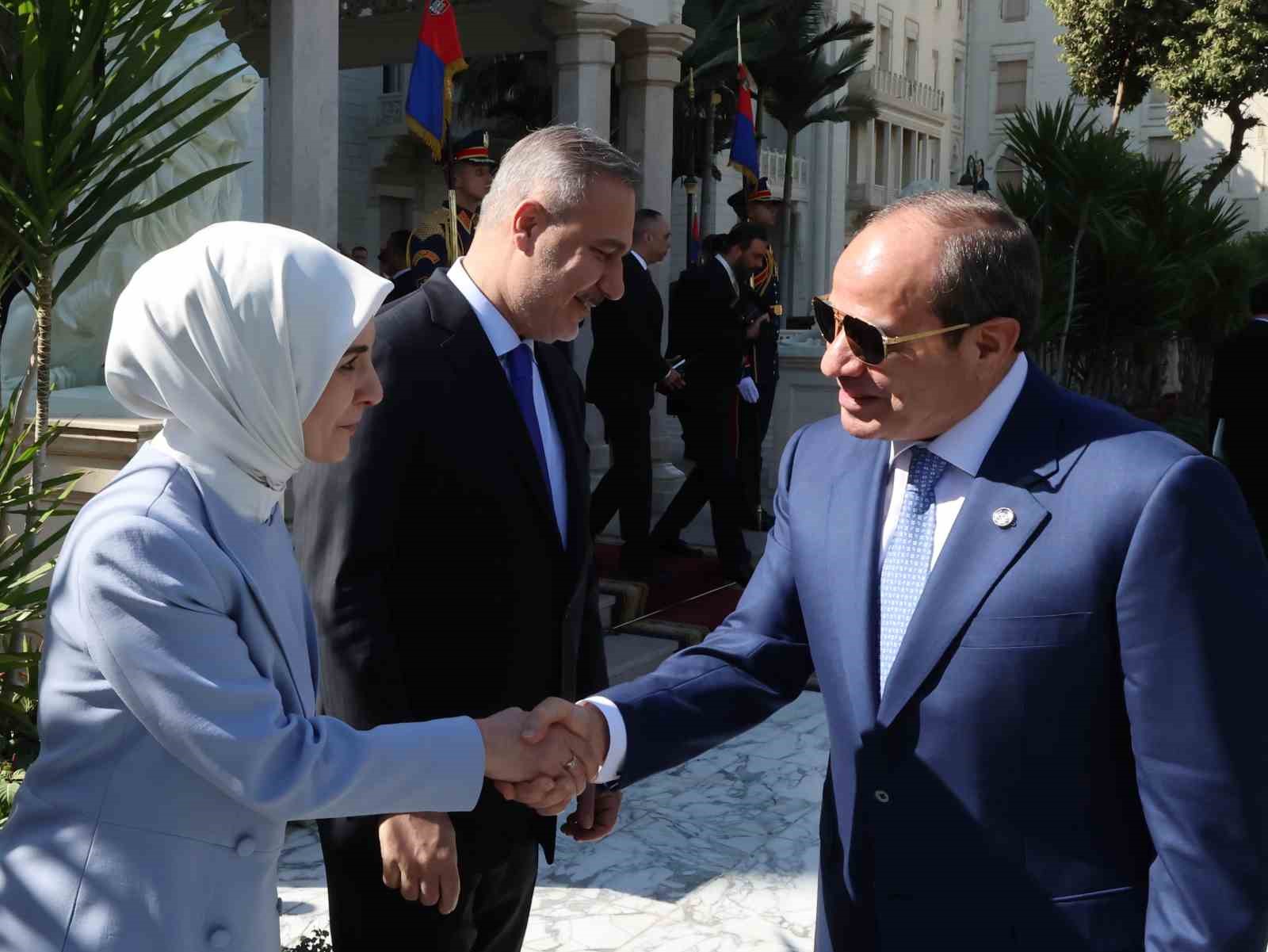 Cumhurbaşkanı Erdoğan, Mısır’da resmi törenle karşılandı
