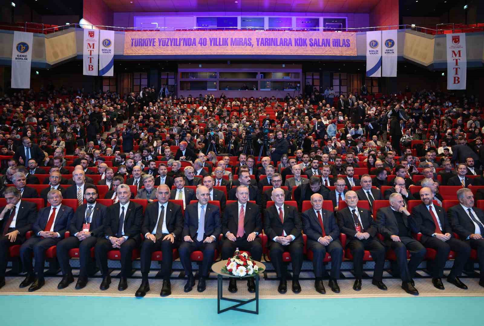 Cumhurbaşkanı Erdoğan: "Muhalefet bir avuç rant şebekesinin gündemine hapsoldu
