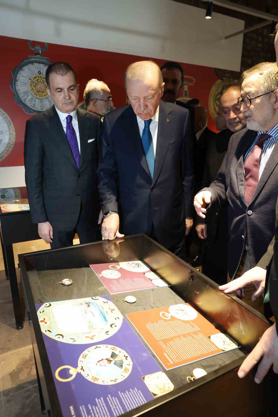 Cumhurbaşkanı Erdoğan, ‘Muhteşem Cep Saatleri Koleksiyonu’ sergisini gezdi
