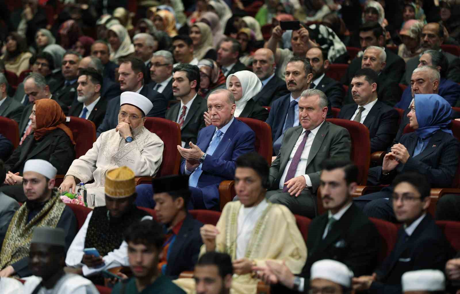 Cumhurbaşkanı Erdoğan: "Müslümanlar olarak zorlu ve sancılı bir dönemden geçiyoruz"
