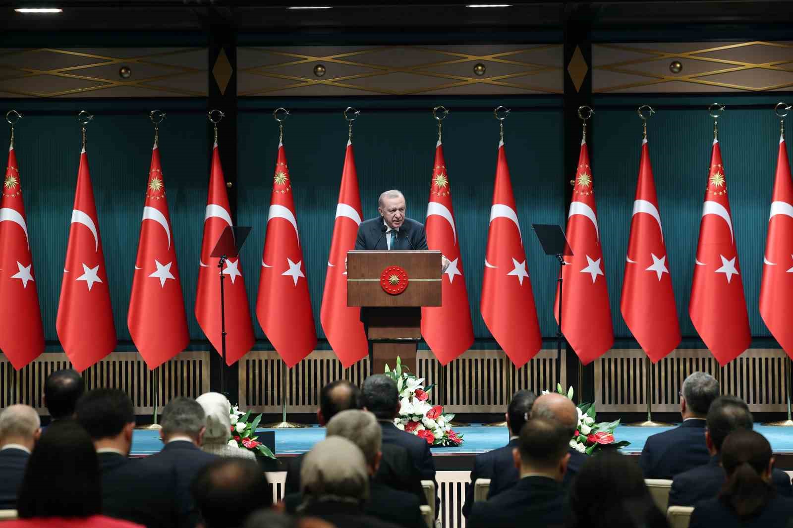 Cumhurbaşkanı Erdoğan: "Ne hükümetimizin ne milletimizin yakın vadedeki siyasi koordinatlarında erken veya ara seçimin yer almadığının bilinmesini istiyorum"
