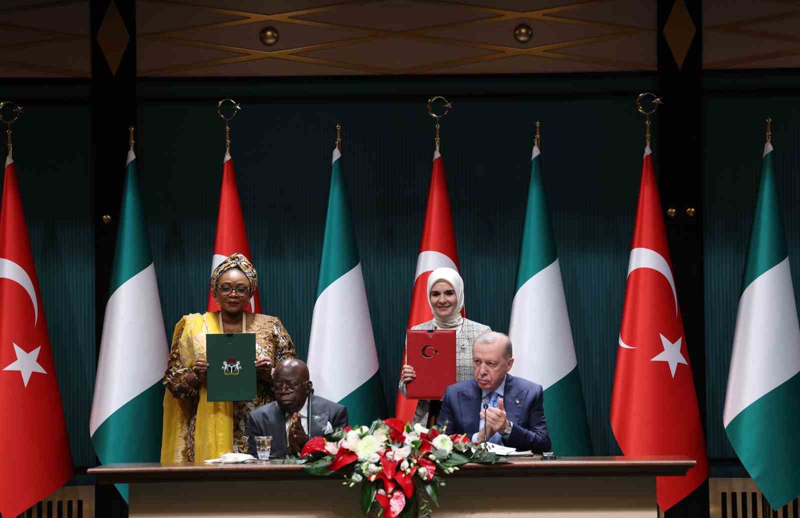 Cumhurbaşkanı Erdoğan: "Nijerya Cumhurbaşkanı Tinubu ile 5 milyar dolar ticaret hacmi hedefimize bağlılığımızı teyit ettik"
