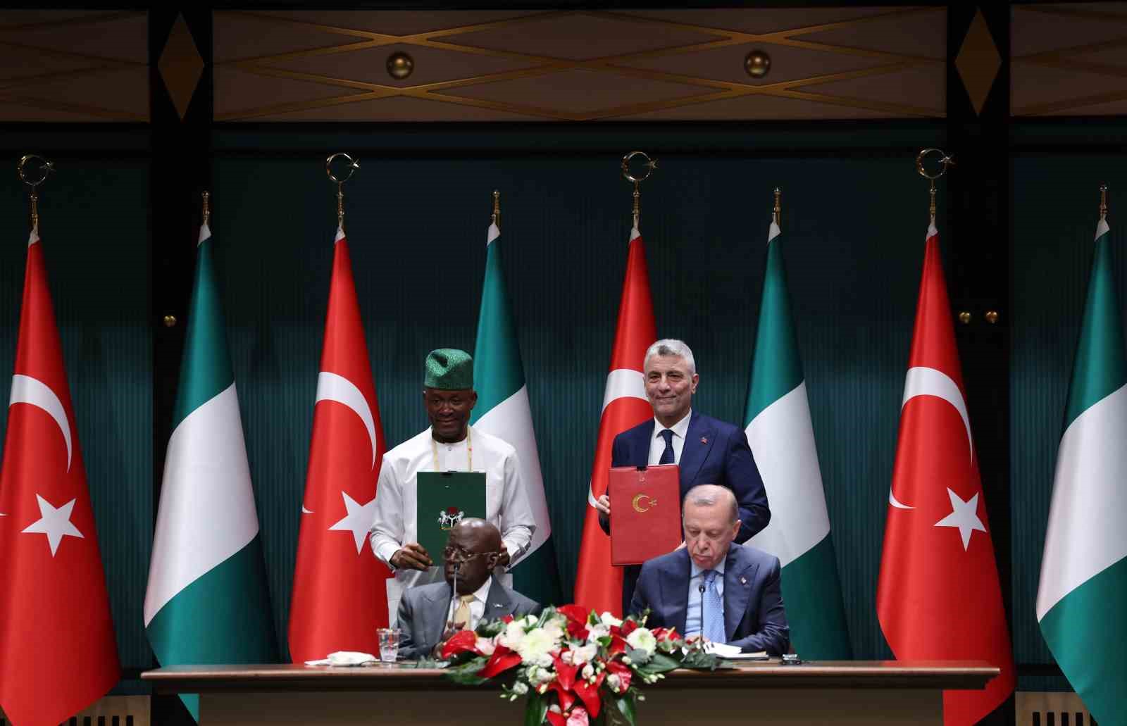 Cumhurbaşkanı Erdoğan: "Nijerya Cumhurbaşkanı Tinubu ile 5 milyar dolar ticaret hacmi hedefimize bağlılığımızı teyit ettik"
