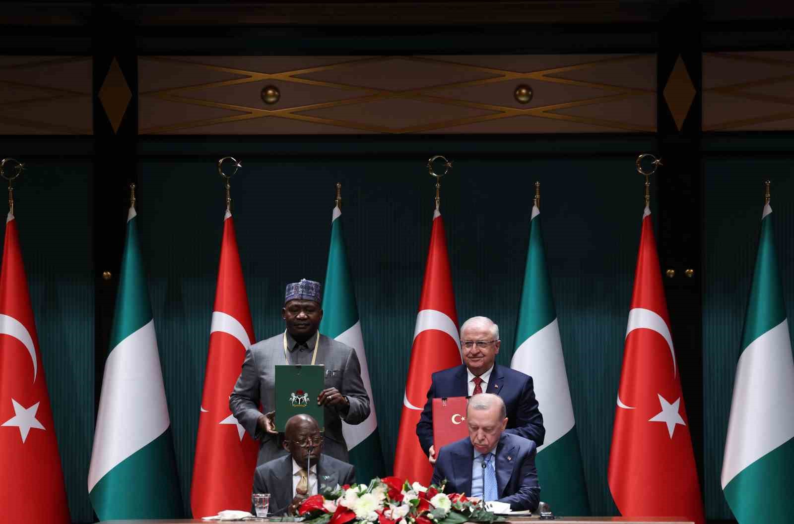 Cumhurbaşkanı Erdoğan: "Nijerya Cumhurbaşkanı Tinubu ile 5 milyar dolar ticaret hacmi hedefimize bağlılığımızı teyit ettik"
