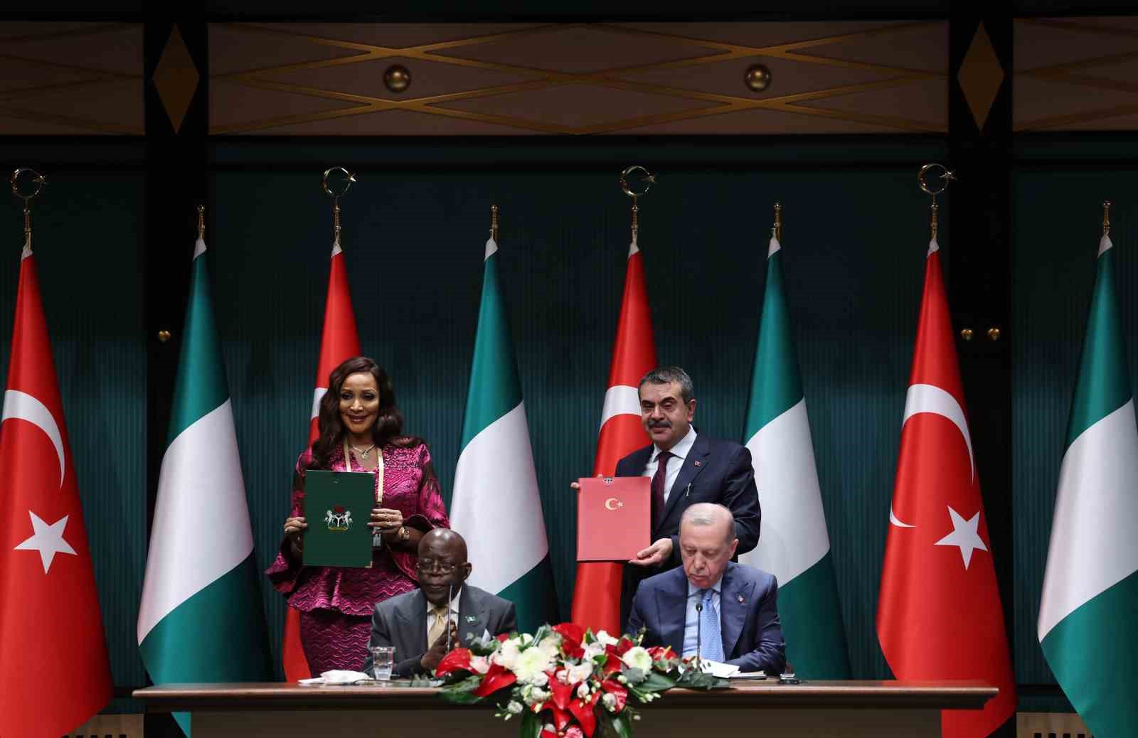 Cumhurbaşkanı Erdoğan: "Nijerya Cumhurbaşkanı Tinubu ile 5 milyar dolar ticaret hacmi hedefimize bağlılığımızı teyit ettik"

