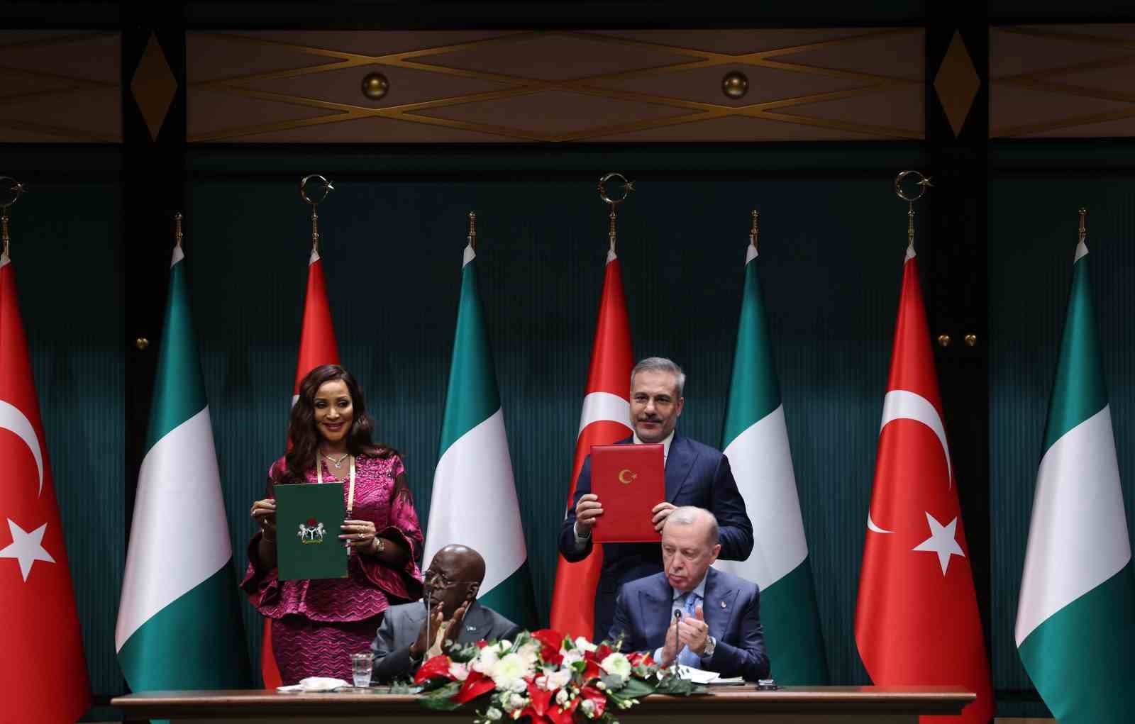 Cumhurbaşkanı Erdoğan: "Nijerya Cumhurbaşkanı Tinubu ile 5 milyar dolar ticaret hacmi hedefimize bağlılığımızı teyit ettik"
