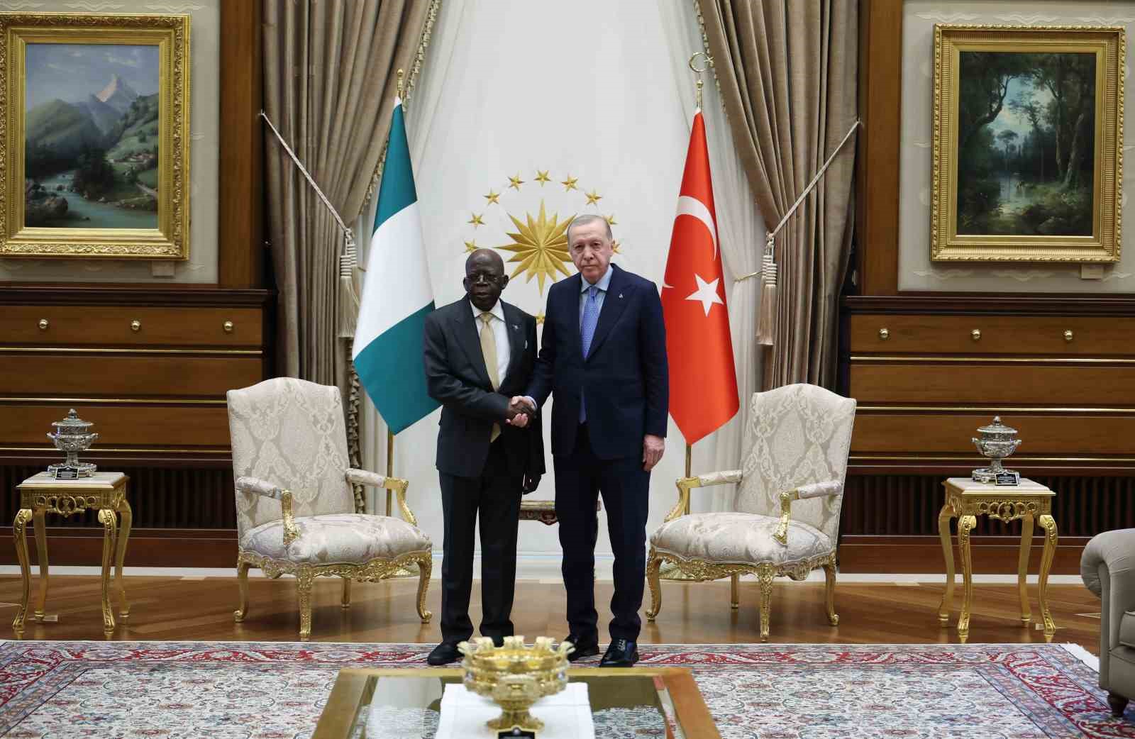 Cumhurbaşkanı Erdoğan, Nijerya Cumhurbaşkanı Tinubu ve beraberindeki heyetle bir araya geldi
