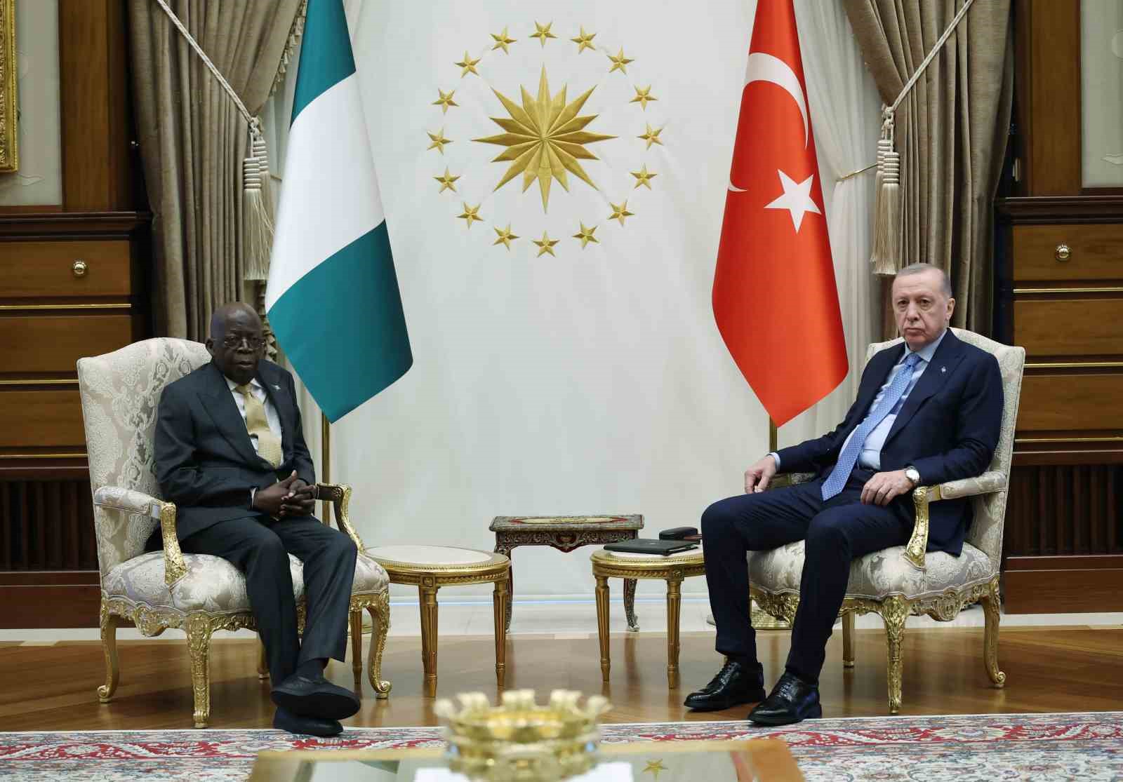 Cumhurbaşkanı Erdoğan, Nijerya Cumhurbaşkanı Tinubu ve beraberindeki heyetle bir araya geldi
