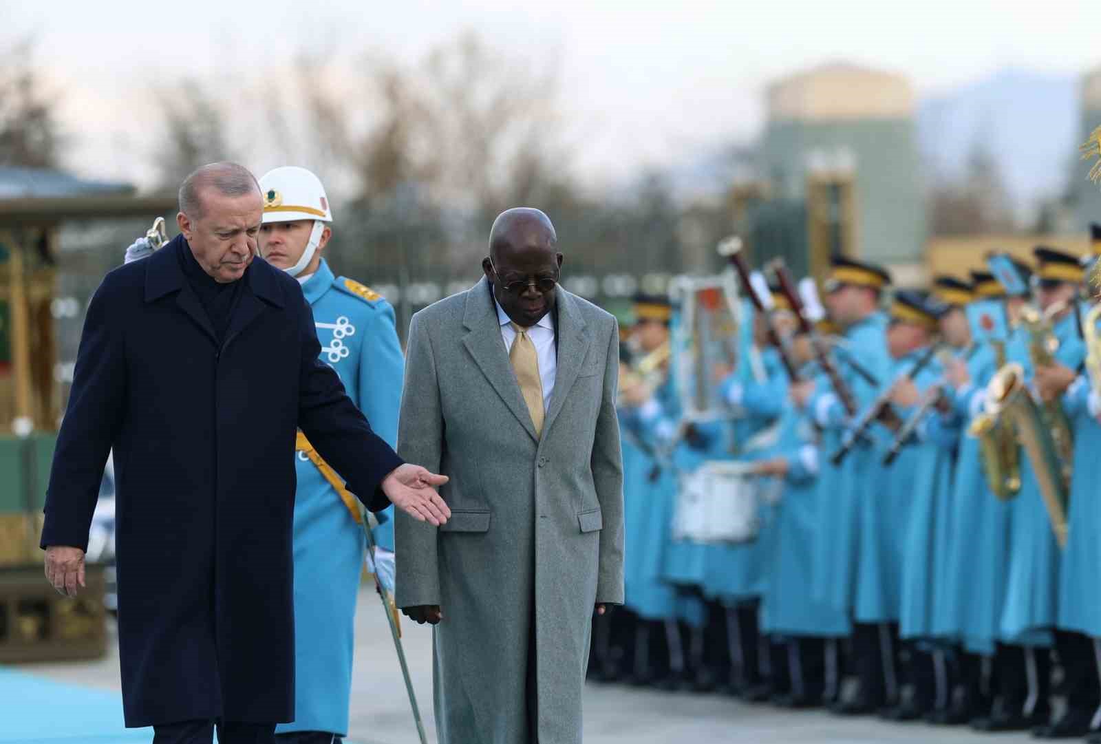 Cumhurbaşkanı Erdoğan, Nijerya Cumhurbaşkanı Tinubu’yu törenle karşıladı
