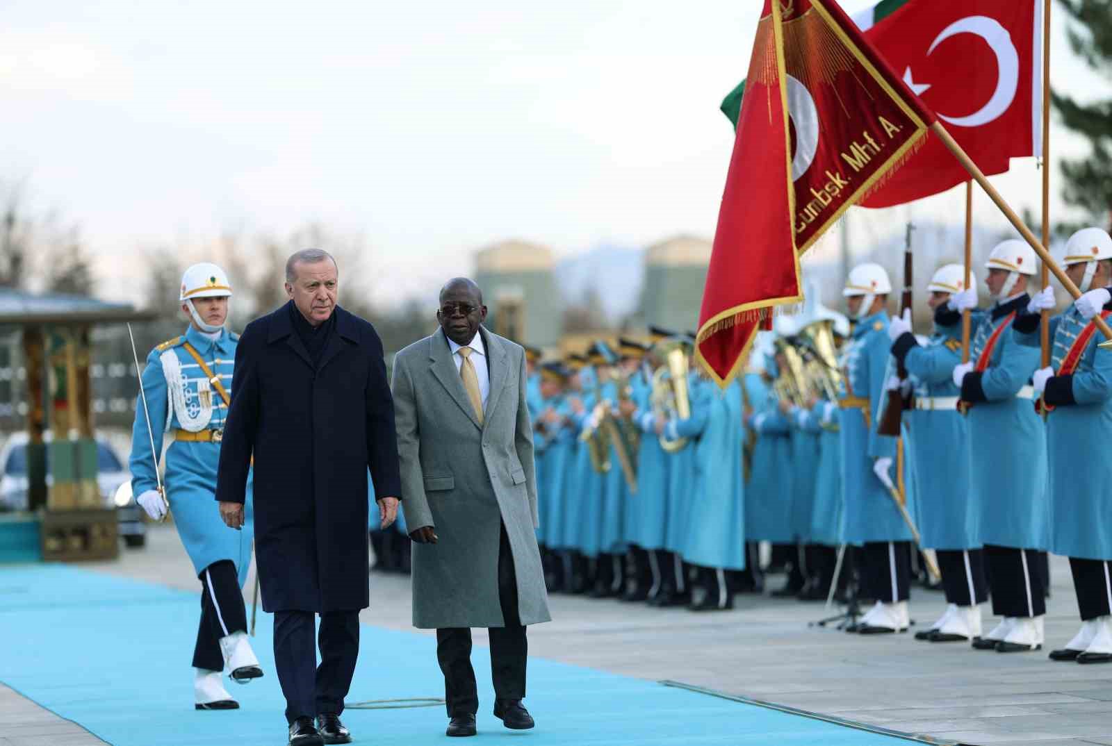 Cumhurbaşkanı Erdoğan, Nijerya Cumhurbaşkanı Tinubu’yu törenle karşıladı
