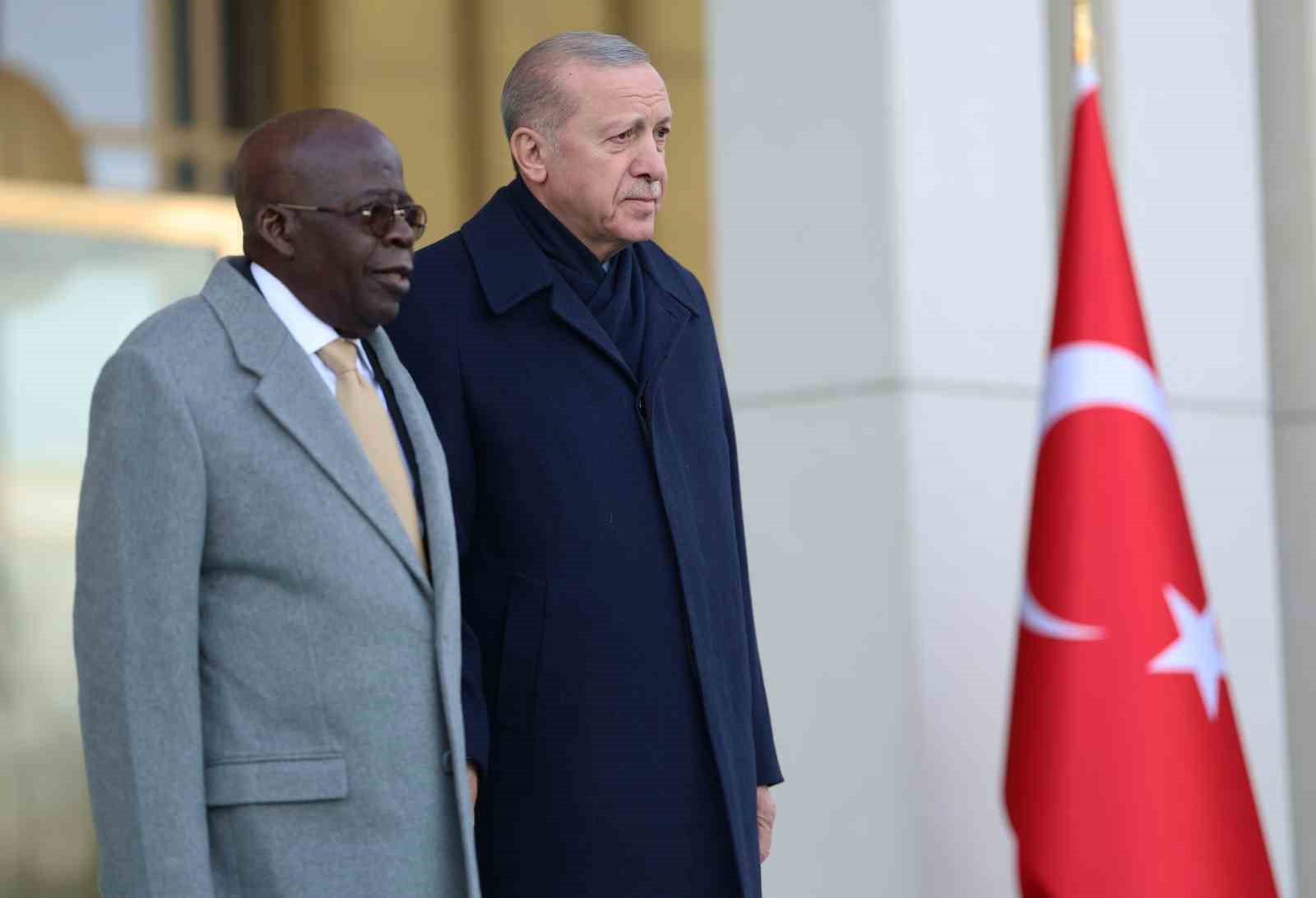 Cumhurbaşkanı Erdoğan, Nijerya Cumhurbaşkanı Tinubu’yu törenle karşıladı
