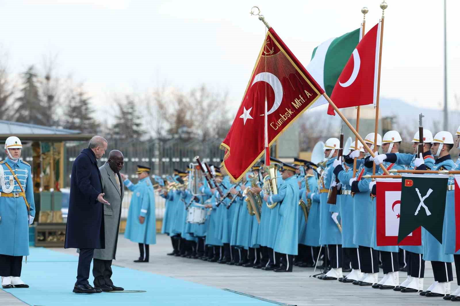 Cumhurbaşkanı Erdoğan, Nijerya Cumhurbaşkanı Tinubu’yu törenle karşıladı
