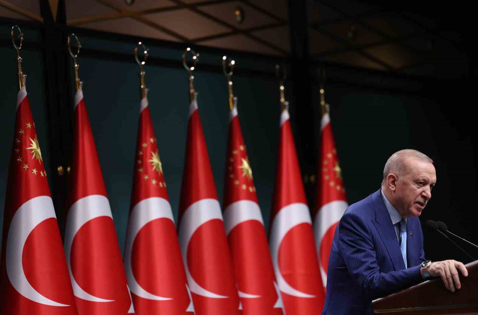 Cumhurbaşkanı Erdoğan: "Okullarımızın güvenliği meselesi önceliklerimizin en başındadır. Burada en küçük bir taviz söz konusu değildir ve olmayacaktır"
