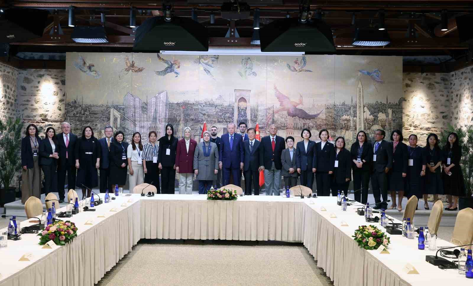 Cumhurbaşkanı Erdoğan: "Ortadoğu coğrafyası son yıllarda, gerçekten sancılı, sıkıntılı ve karanlık günler yaşıyor"
