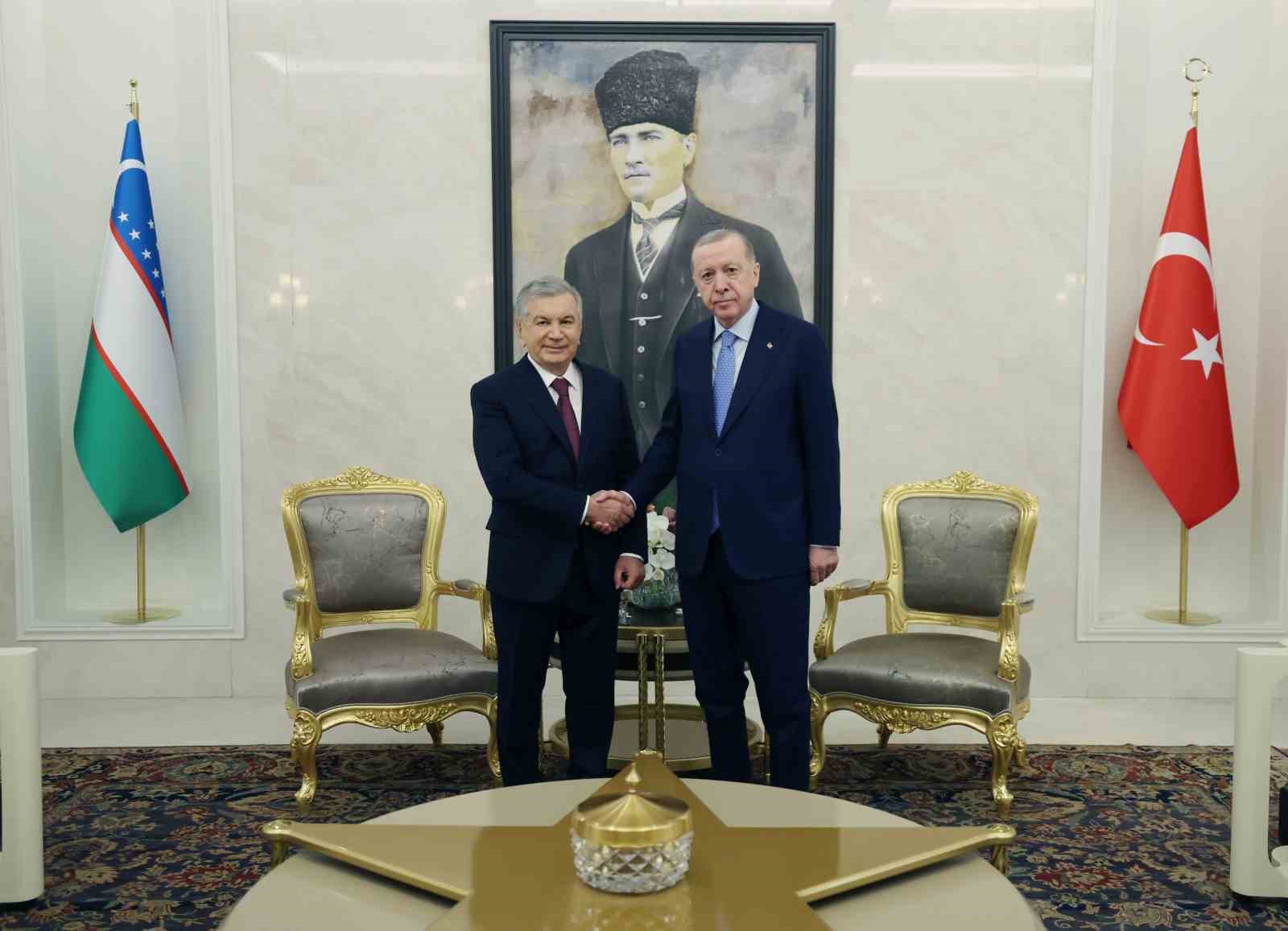Cumhurbaşkanı Erdoğan, Özbekistan Cumhurbaşkanı Mirziyoyev’i havalimanında karşıladı
