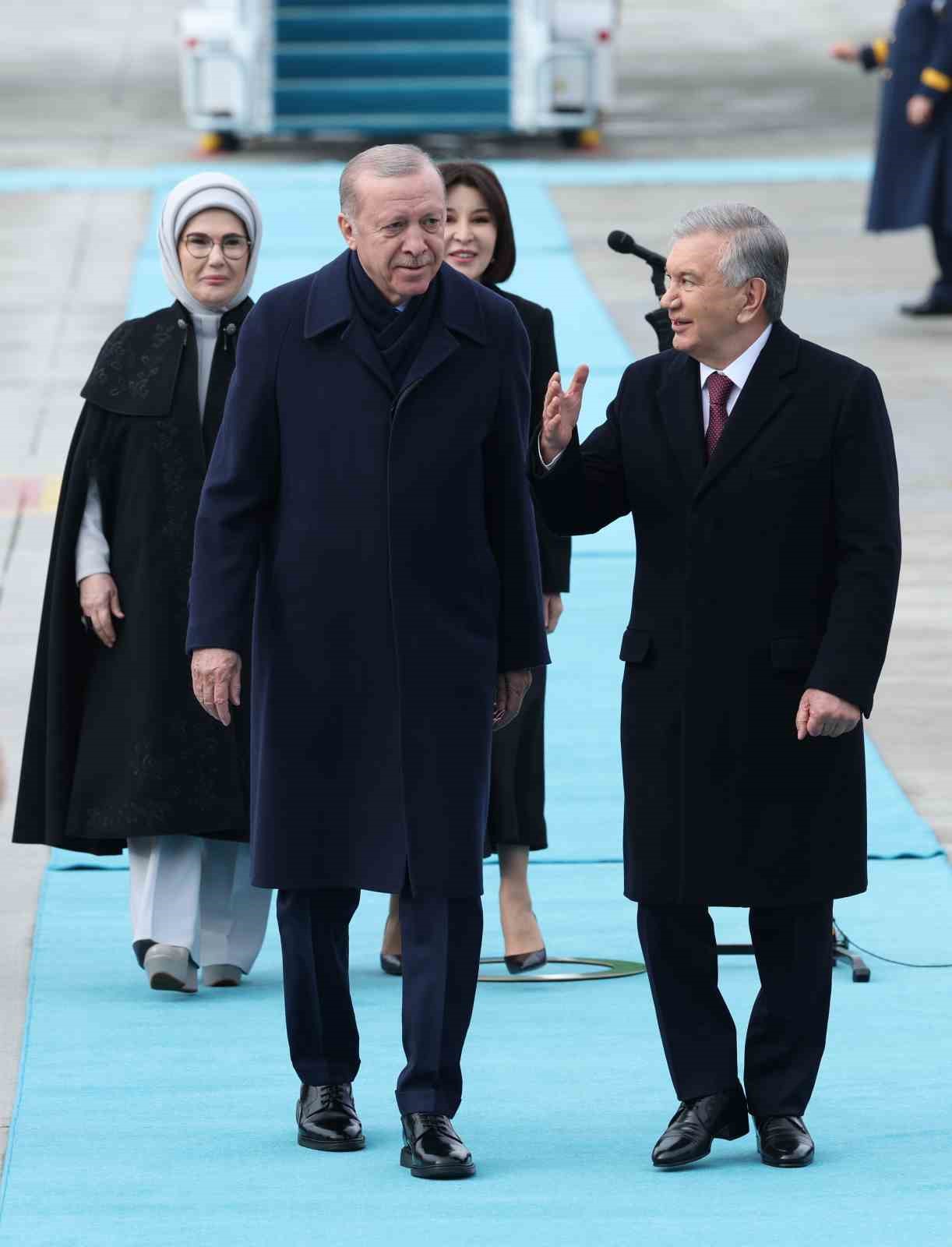 Cumhurbaşkanı Erdoğan, Özbekistan Cumhurbaşkanı Mirziyoyev’i törenle karşıladı
