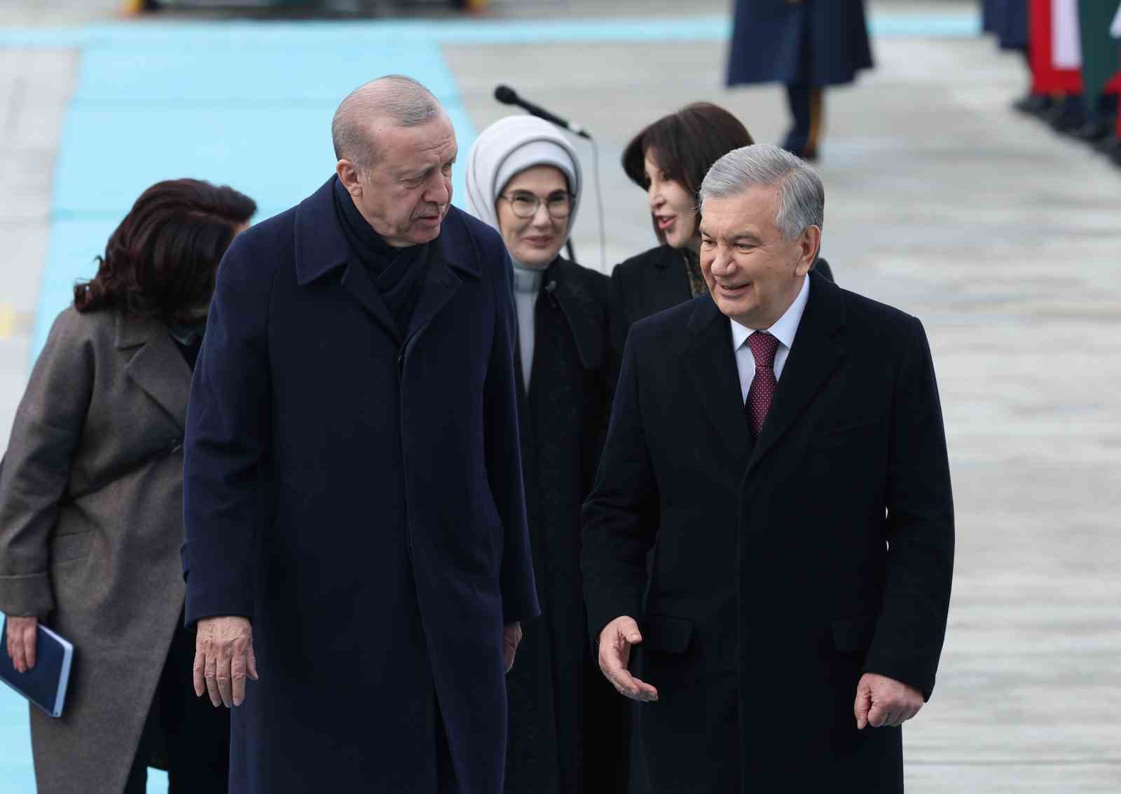 Cumhurbaşkanı Erdoğan, Özbekistan Cumhurbaşkanı Mirziyoyev’i törenle karşıladı
