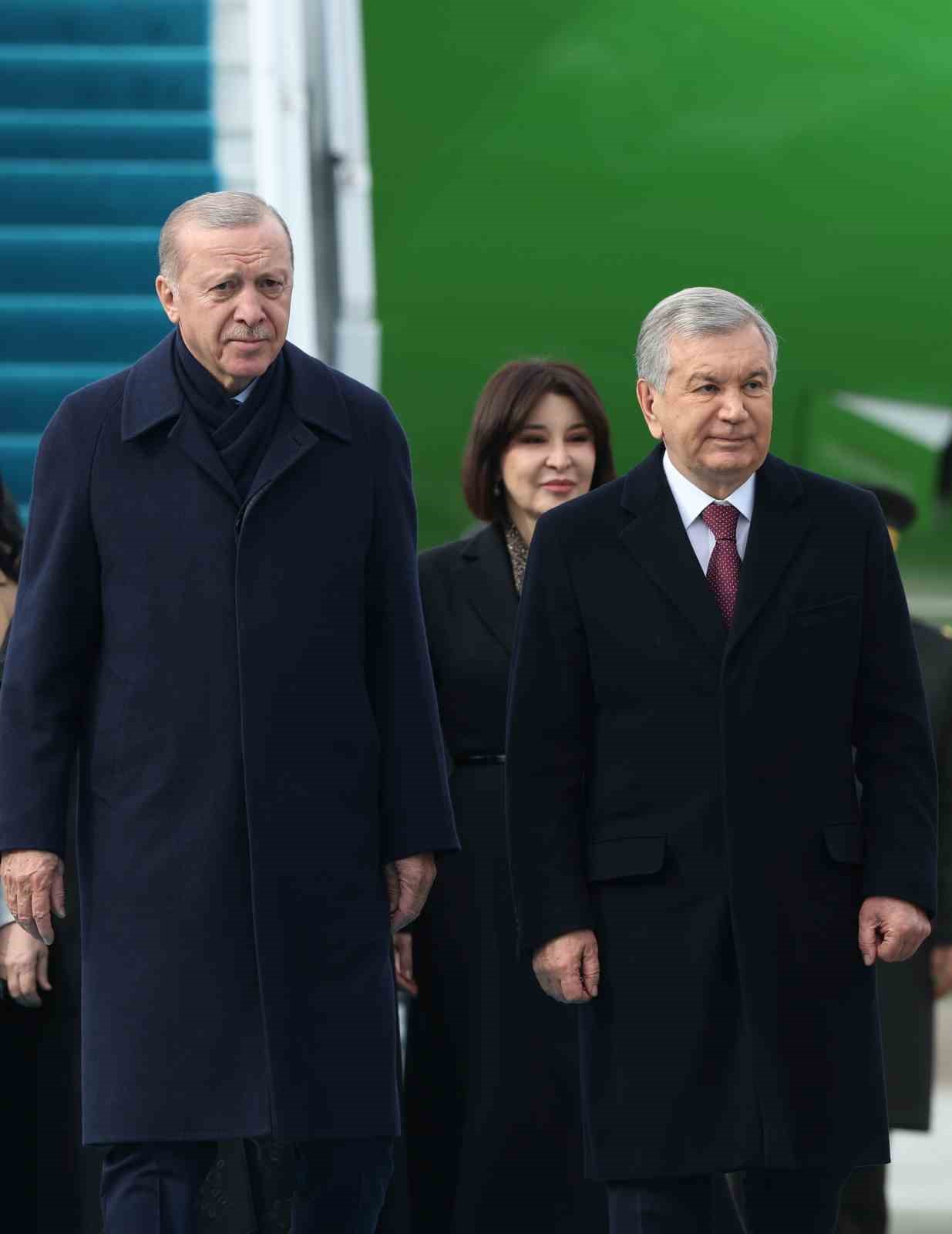 Cumhurbaşkanı Erdoğan, Özbekistan Cumhurbaşkanı Mirziyoyev’i törenle karşıladı
