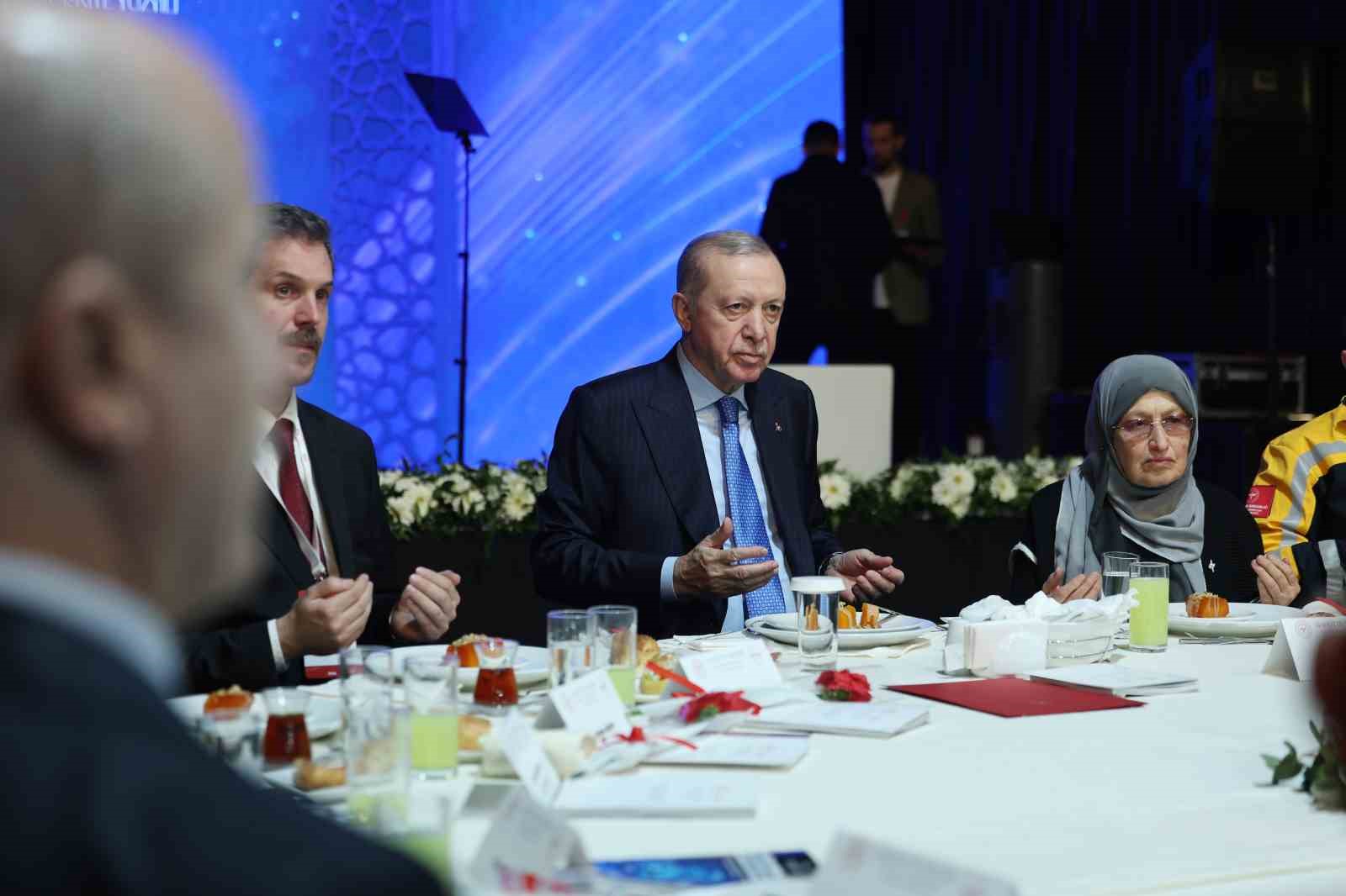 Cumhurbaşkanı Erdoğan: "Sağlık sistemimiz bugün, hiç olmadığı kadar güçlüdür, dayanıklıdır"
Cumhurbaşkanı Erdoğan: "Sağlık sistemimiz bugün, hiç olmadığı kadar güçlüdür, dayanıklıdır"