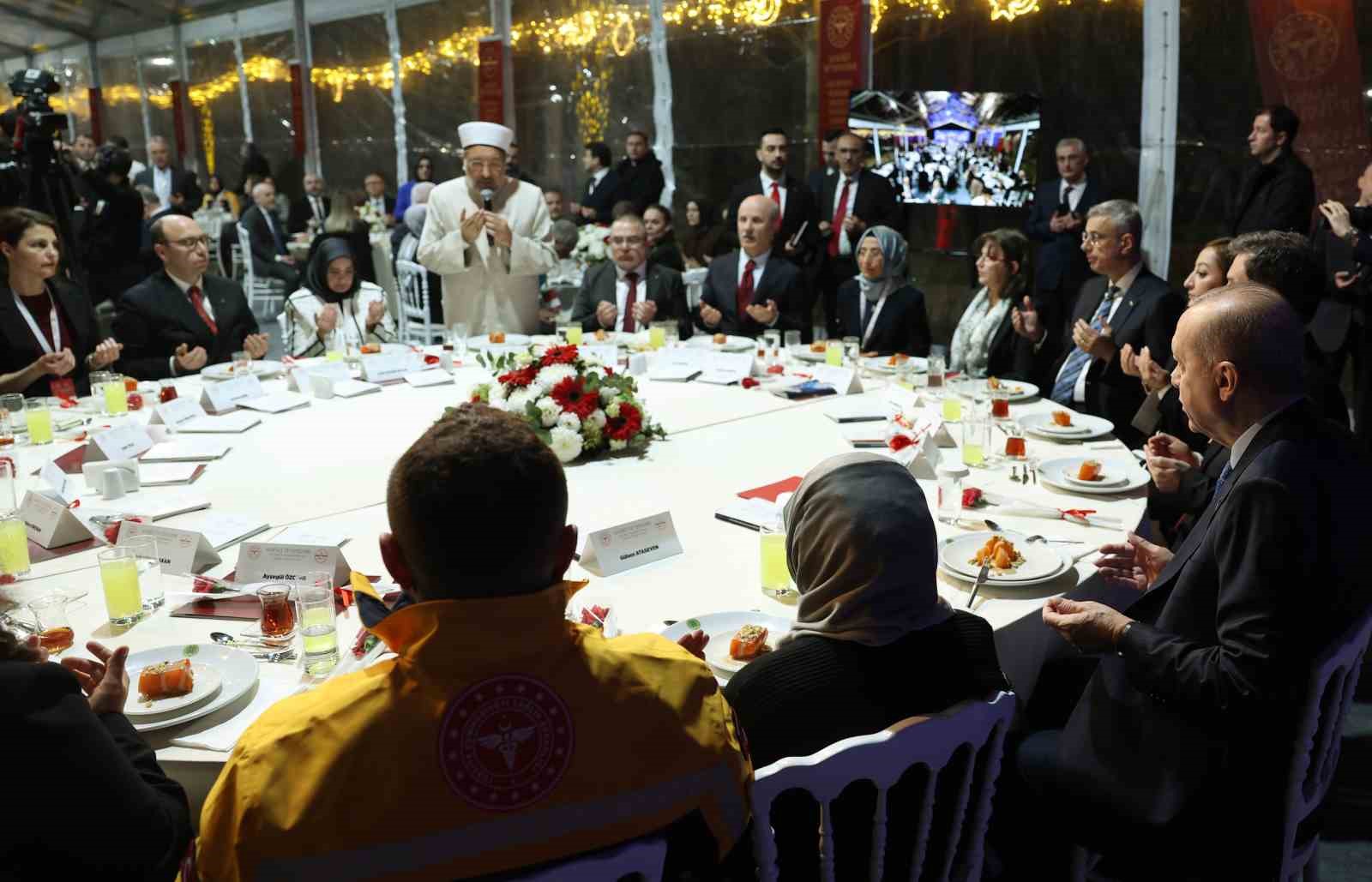 Cumhurbaşkanı Erdoğan: "Sağlık sistemimiz bugün, hiç olmadığı kadar güçlüdür, dayanıklıdır"
Cumhurbaşkanı Erdoğan: "Sağlık sistemimiz bugün, hiç olmadığı kadar güçlüdür, dayanıklıdır"