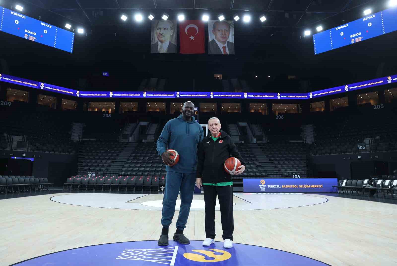 Cumhurbaşkanı Erdoğan, Shaquille O’Neal ile basketbol oynadı
