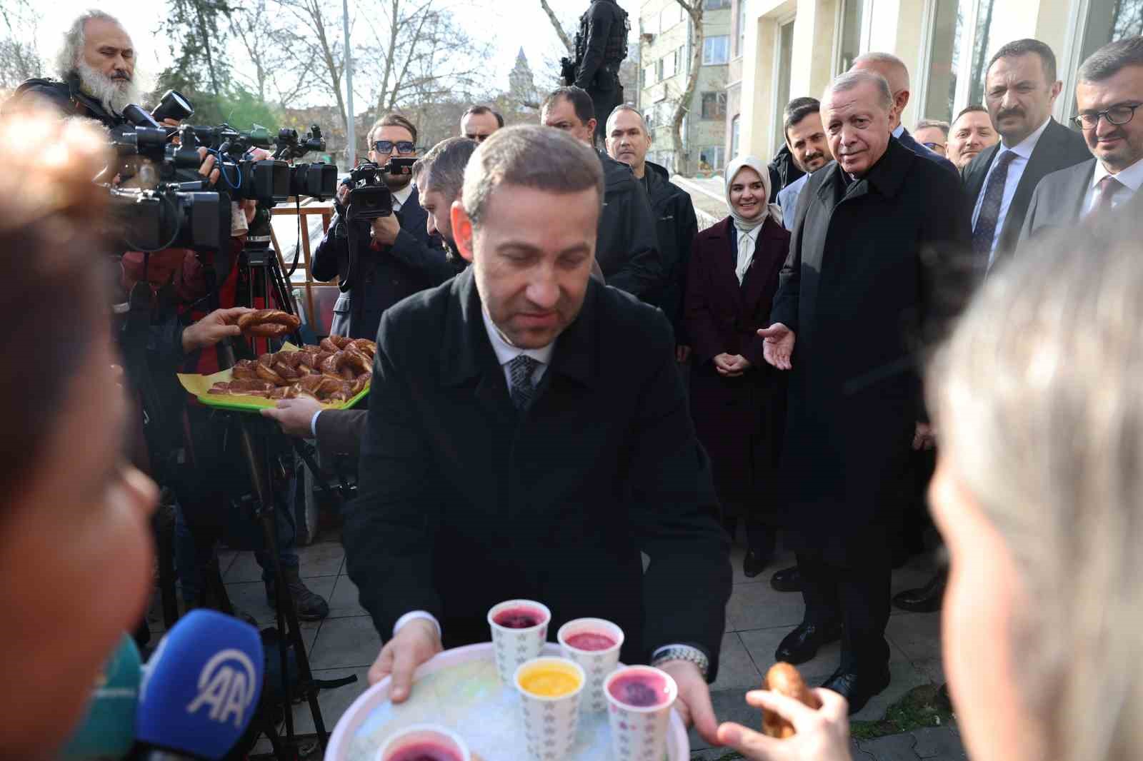 Cumhurbaşkanı Erdoğan spor kulübünü ziyaret etti
