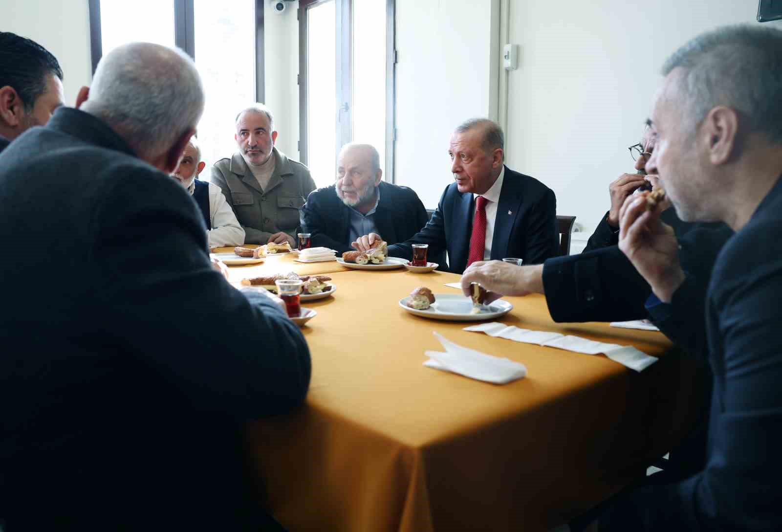 Cumhurbaşkanı Erdoğan spor kulübünü ziyaret etti
