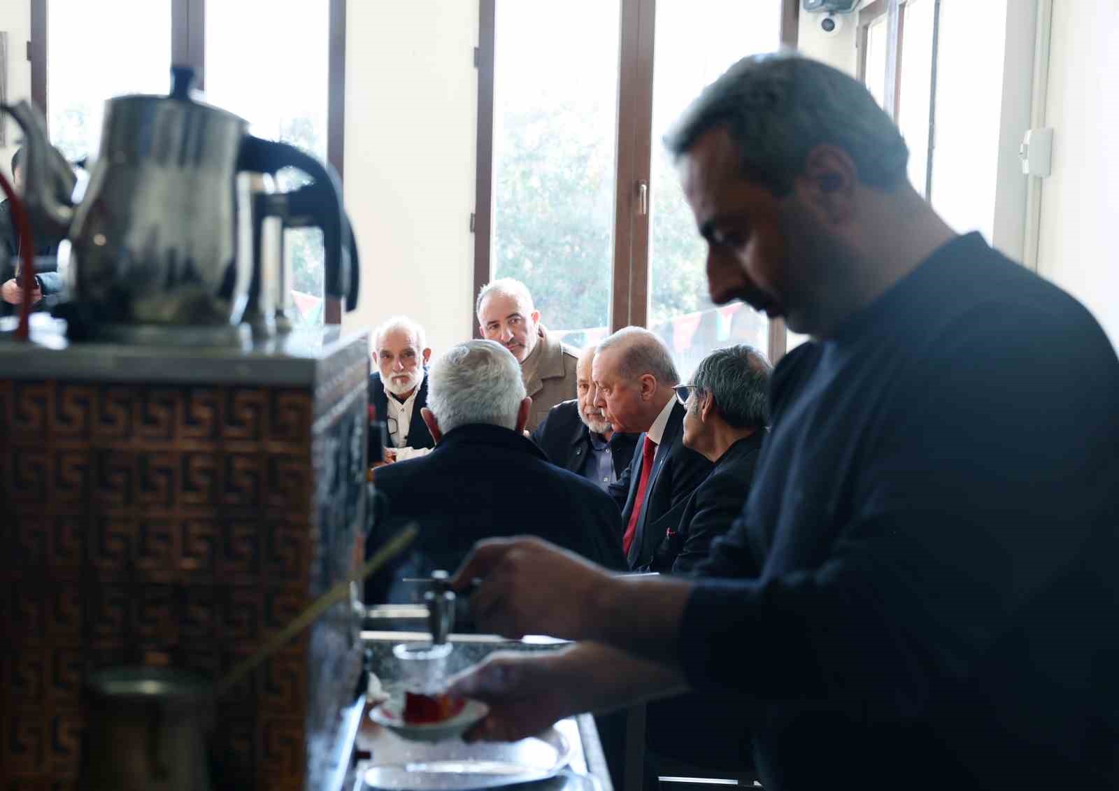 Cumhurbaşkanı Erdoğan spor kulübünü ziyaret etti
