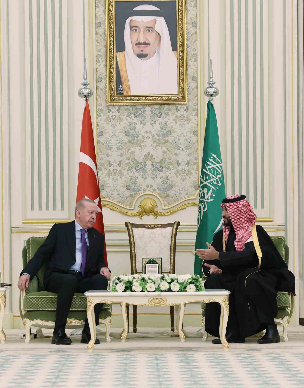 Cumhurbaşkanı Erdoğan, Suudi Arabistan Veliaht Prensi Selman ile bir araya geldi
