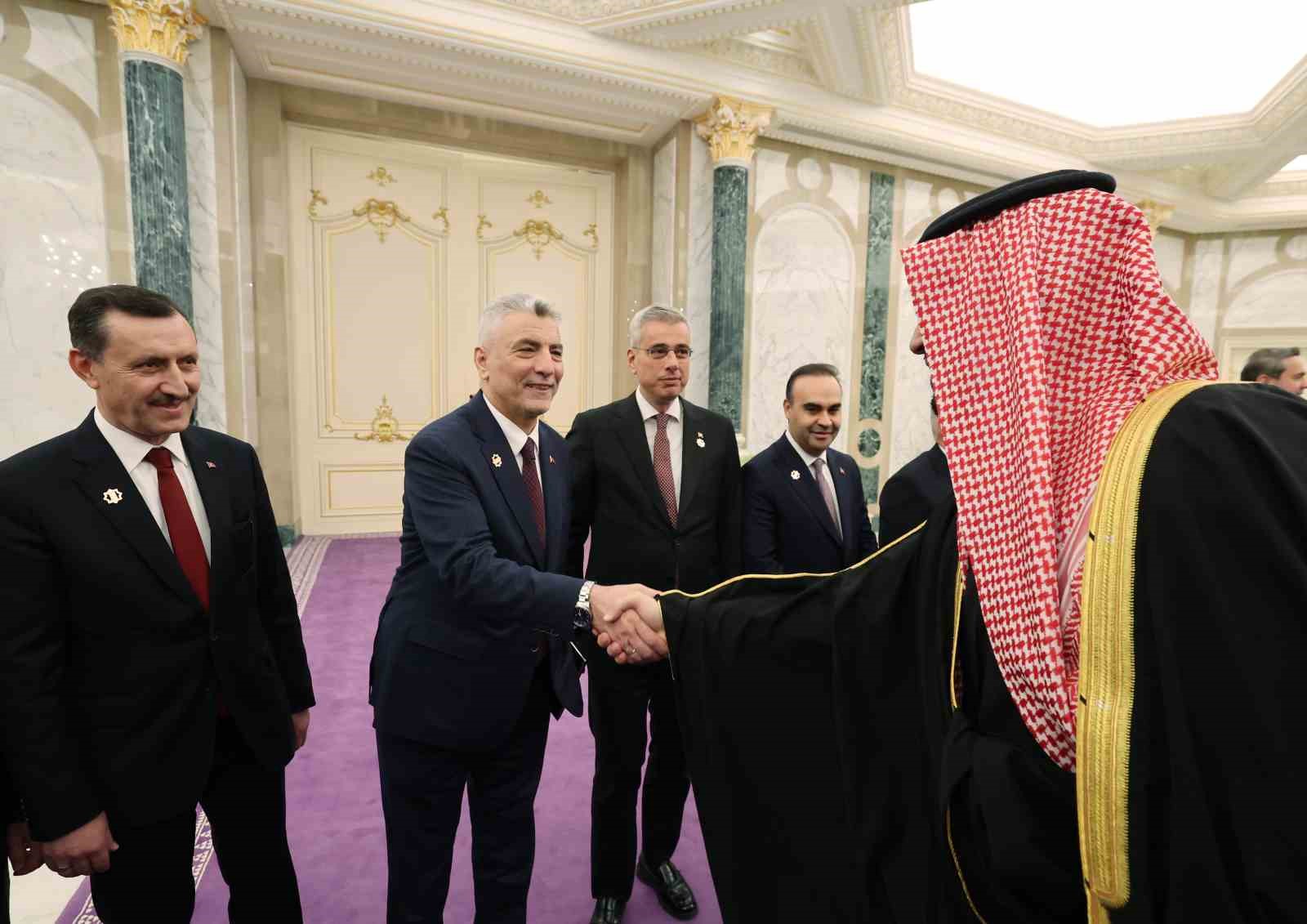 Cumhurbaşkanı Erdoğan, Suudi Arabistan’da resmi törenle karşılandı
