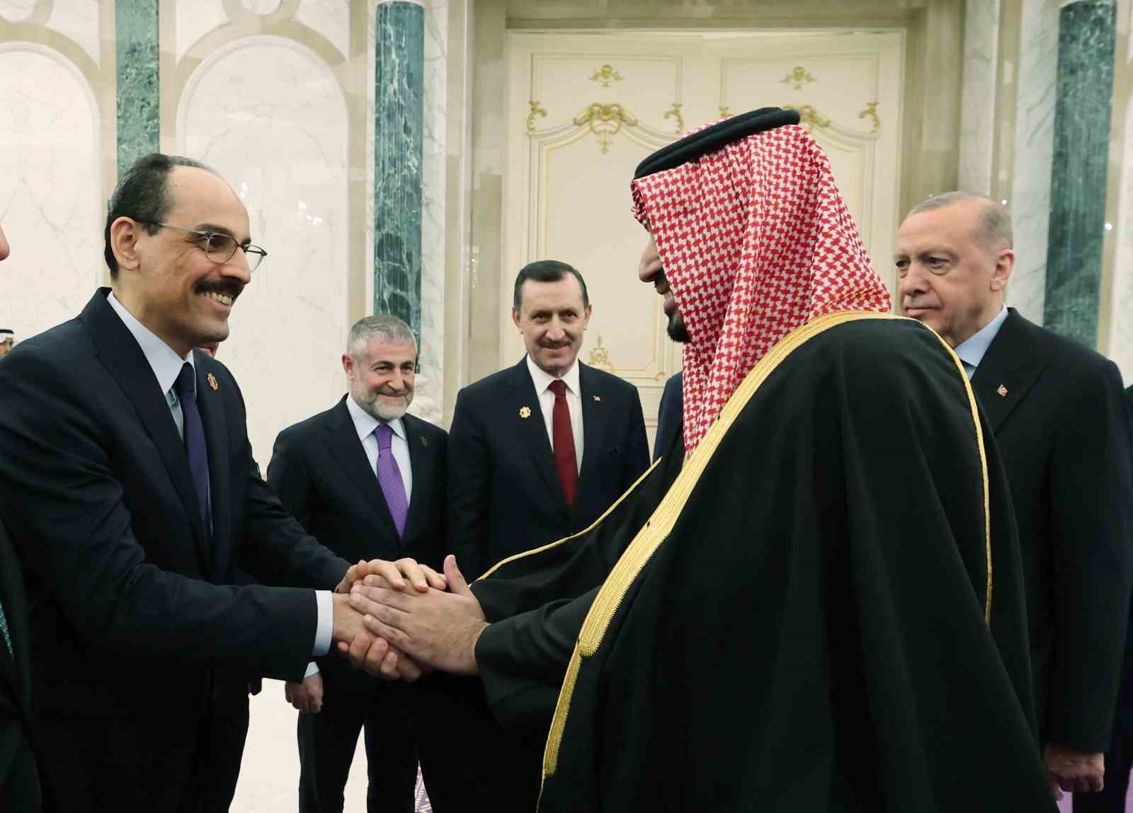 Cumhurbaşkanı Erdoğan, Suudi Arabistan’da resmi törenle karşılandı
