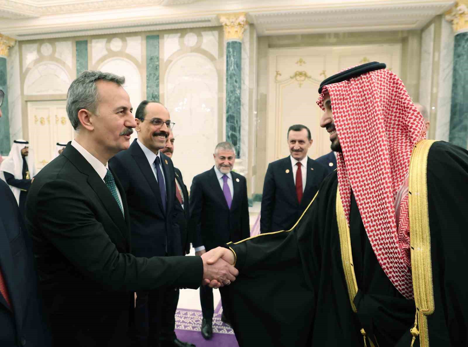 Cumhurbaşkanı Erdoğan, Suudi Arabistan’da resmi törenle karşılandı
