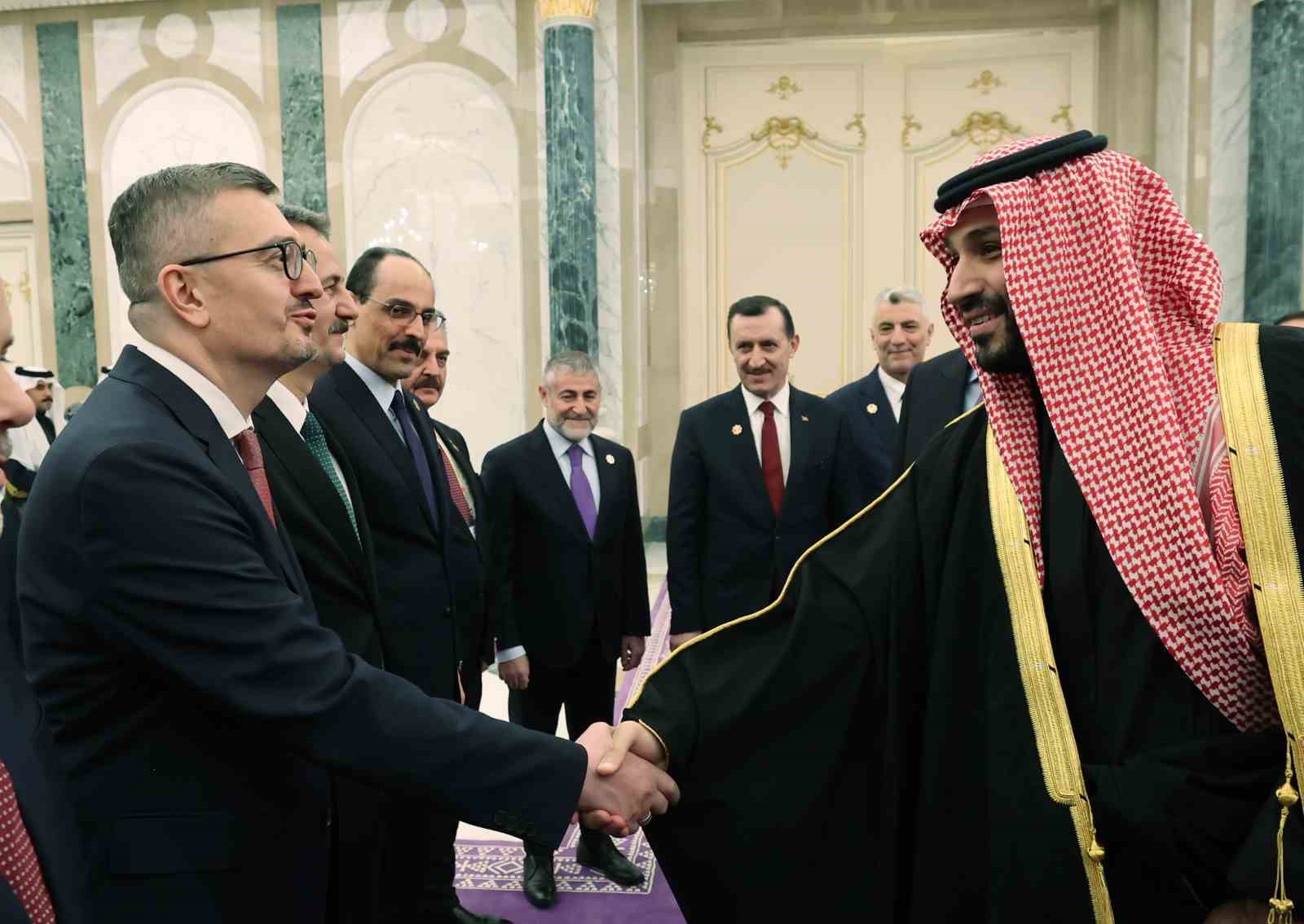 Cumhurbaşkanı Erdoğan, Suudi Arabistan’da resmi törenle karşılandı
