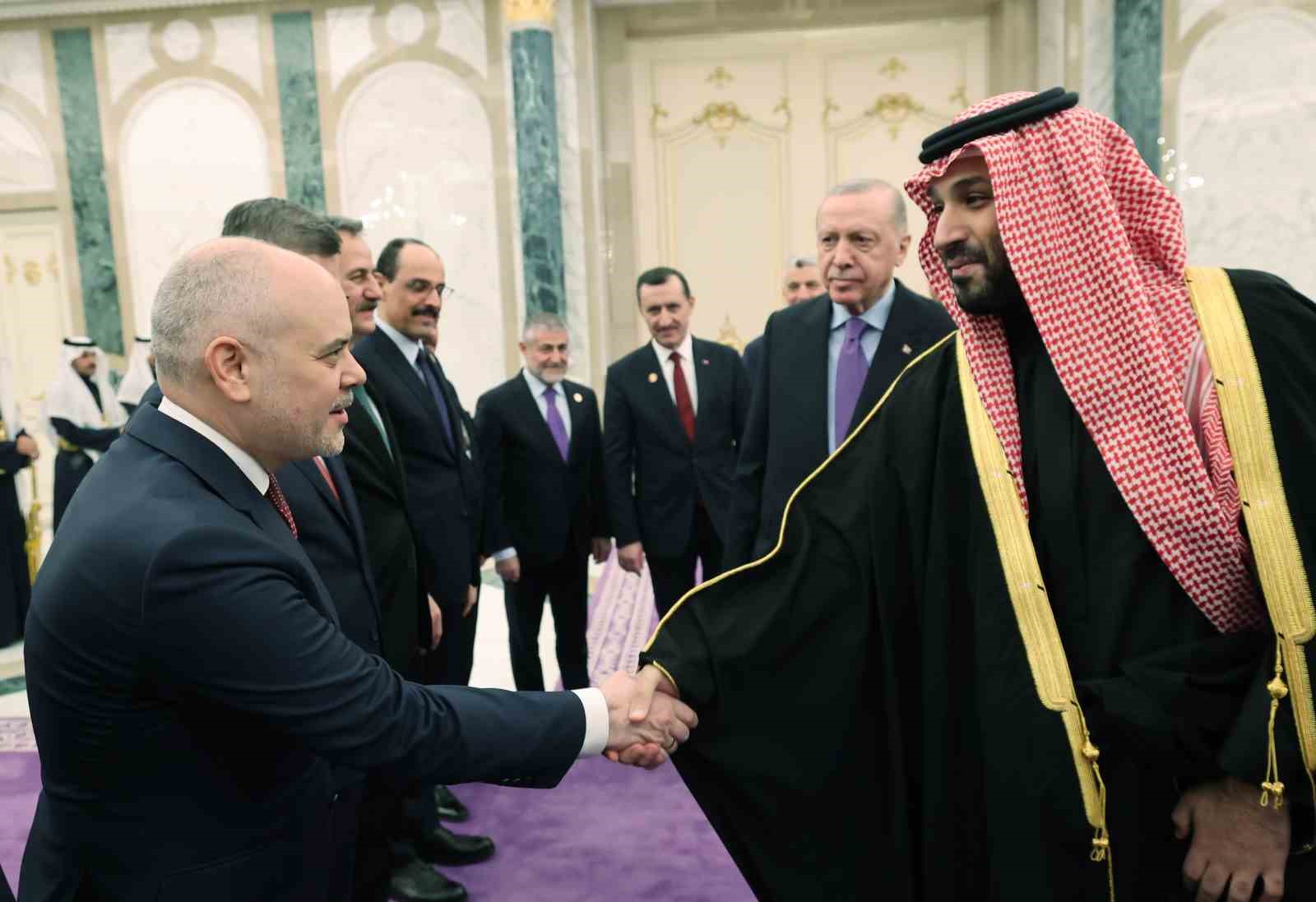 Cumhurbaşkanı Erdoğan, Suudi Arabistan’da resmi törenle karşılandı
